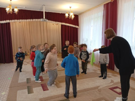 Игровая программа «Народным играм жить и крепнуть». Игровая программа «Народным играм жить и крепнуть».